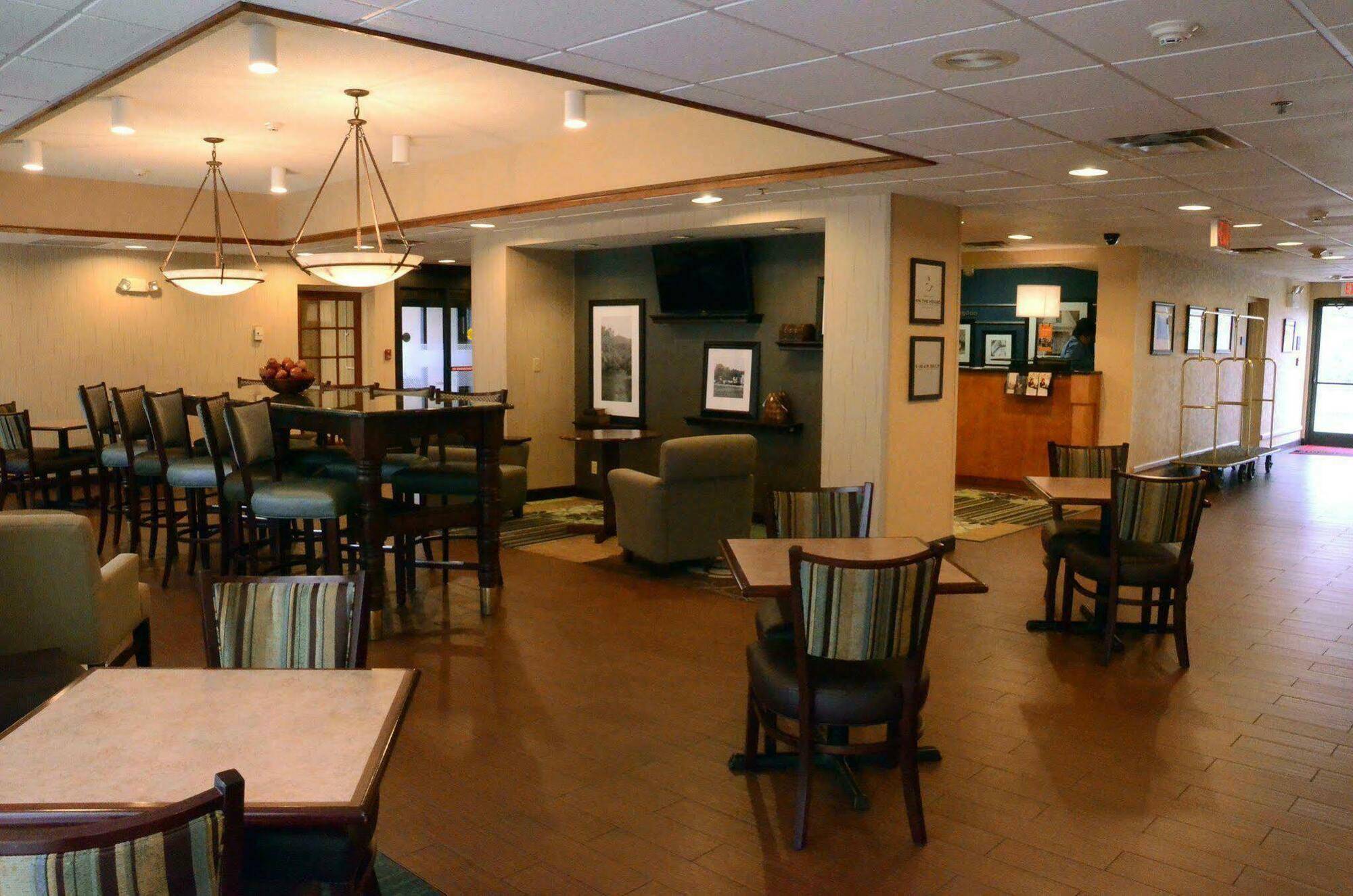 Hampton Inn アビンドン エクステリア 写真
